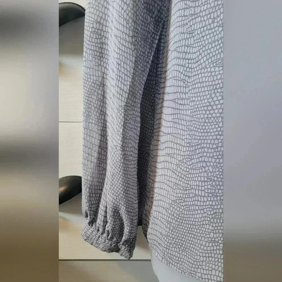 Michael Michael Kors Blue Sheer Shirt with Front Tie, Size Small - Picture 10 of 11